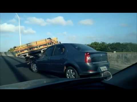 Acidente entre veículos na Estaiada deixa trânsito lento