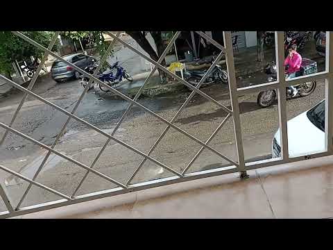 [2023] Vendedor Colombiano de cubanos rellenos en motocicleta, Neiva - Huila