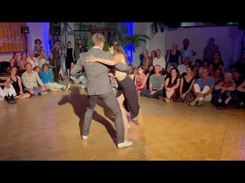 Sven and Evi - Yo no merezco este castigo with Orquesta Silbando