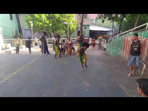 חבורות רחוב בפאבלה בריו. תיפוף וקפוארה(4)