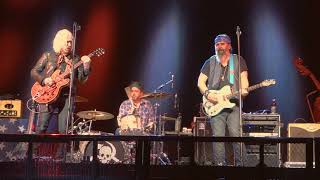 Steve Earle - Fixin&#39; to Die - College ST Music Hall - New Haven CT (4/10/18)