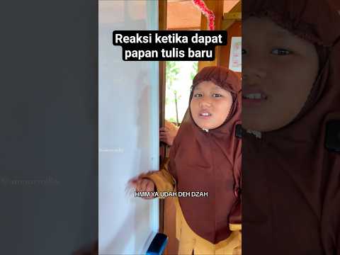 Reaksi lucu siswa ketika dapat papan tulis baru