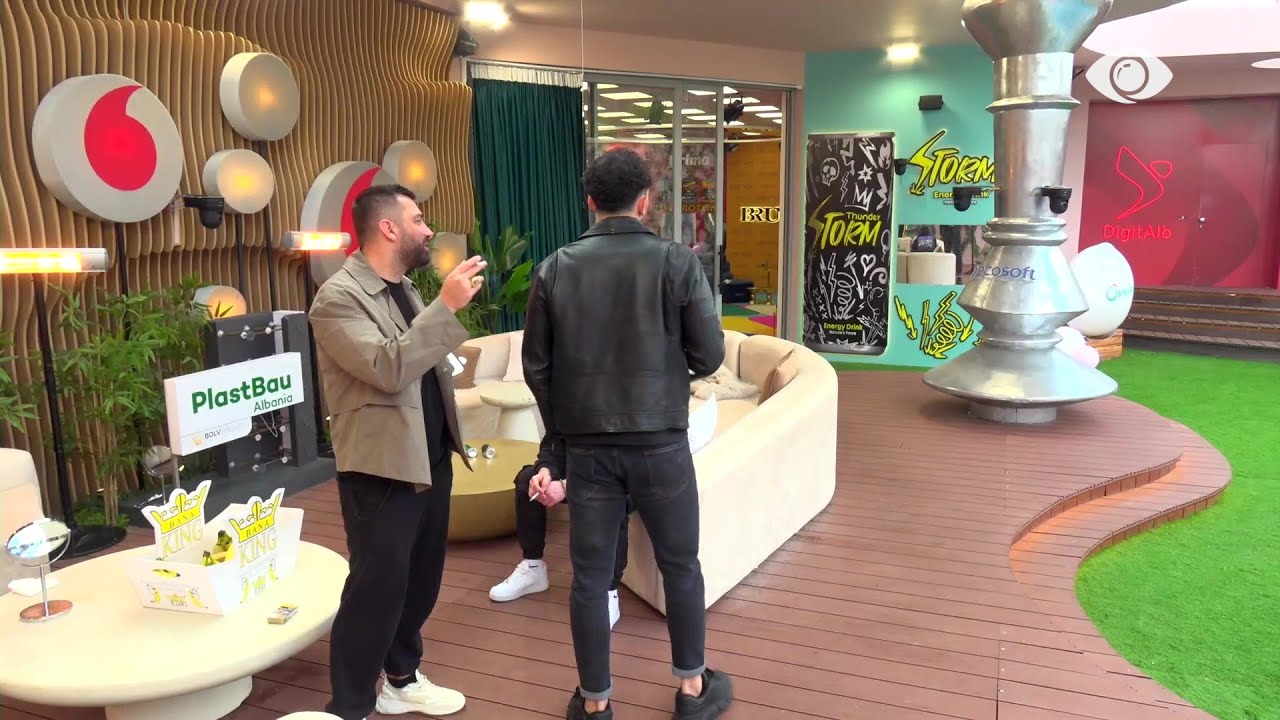 Rozana po ma kthen lojën/ Gjesti bisedon me banorët