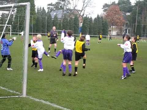 KVB - SK Wavria: kopstoot Ryan