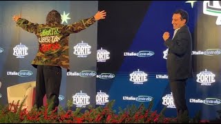 «Io e Cruciani come Sandra e Raimondo, a sinistra serve più ironia»: la lezione di Parenzo da Atreju