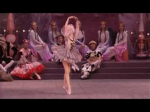 Tchaikowsky - Nutcracker Ballet: Dance of the Mirlitons - Kirov Ballet