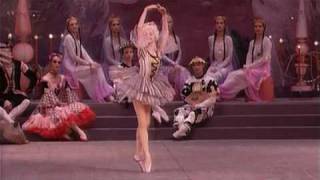 Tchaikowsky - Nutcracker Ballet: Dance of the Mirlitons - Kirov Ballet
