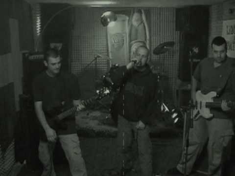 prilicno prazni samo prasina 2004