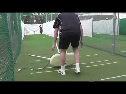 Cricket Bowling Machine - Bola Professional