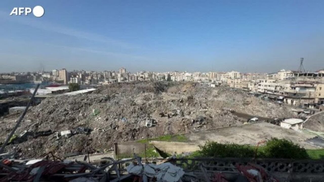 "Una bomba a orologeria", tonnellate di rifiuti 'invadono' Gaza City