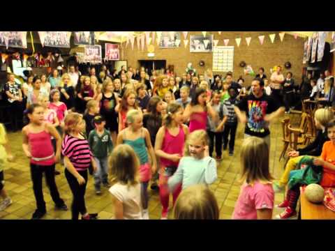 Univé-Achilles jeugd danst op Zwarte Pieten Style (TEASER)