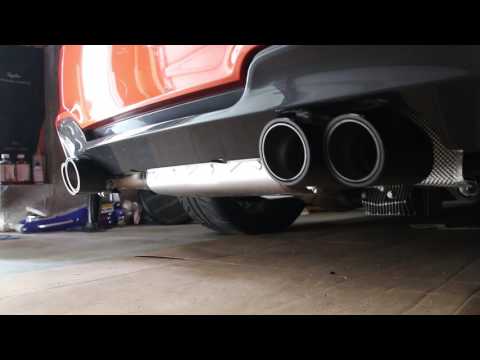 BMW 1M Coupe Akrapovic Slip-on exhaust startup