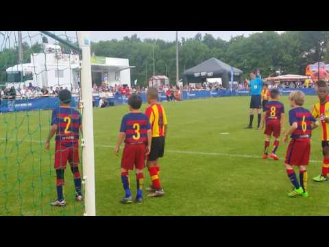 Lens contre Barcelone en u10 au tournoi de guipry 27 et 28 Mai 2016