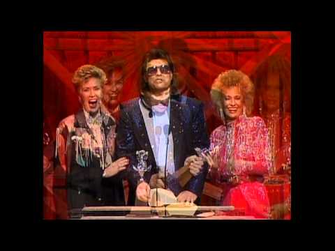 Kathy Mattea Wins Song of the Year For "18 Wheels and a Dozen Roses" - ACM Awards 1989