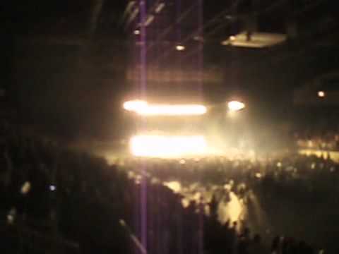 Tiesto dropping Blowing Up in the Deep (Axwell Bootleg) - Hard Rock Sofa vs Adele Toronto 4/21/11