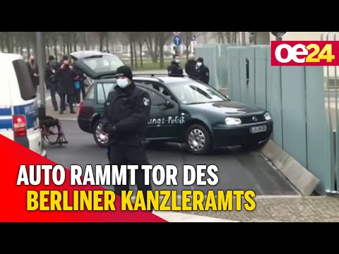 Auto rammt Tor des Berliner Kanzleramts