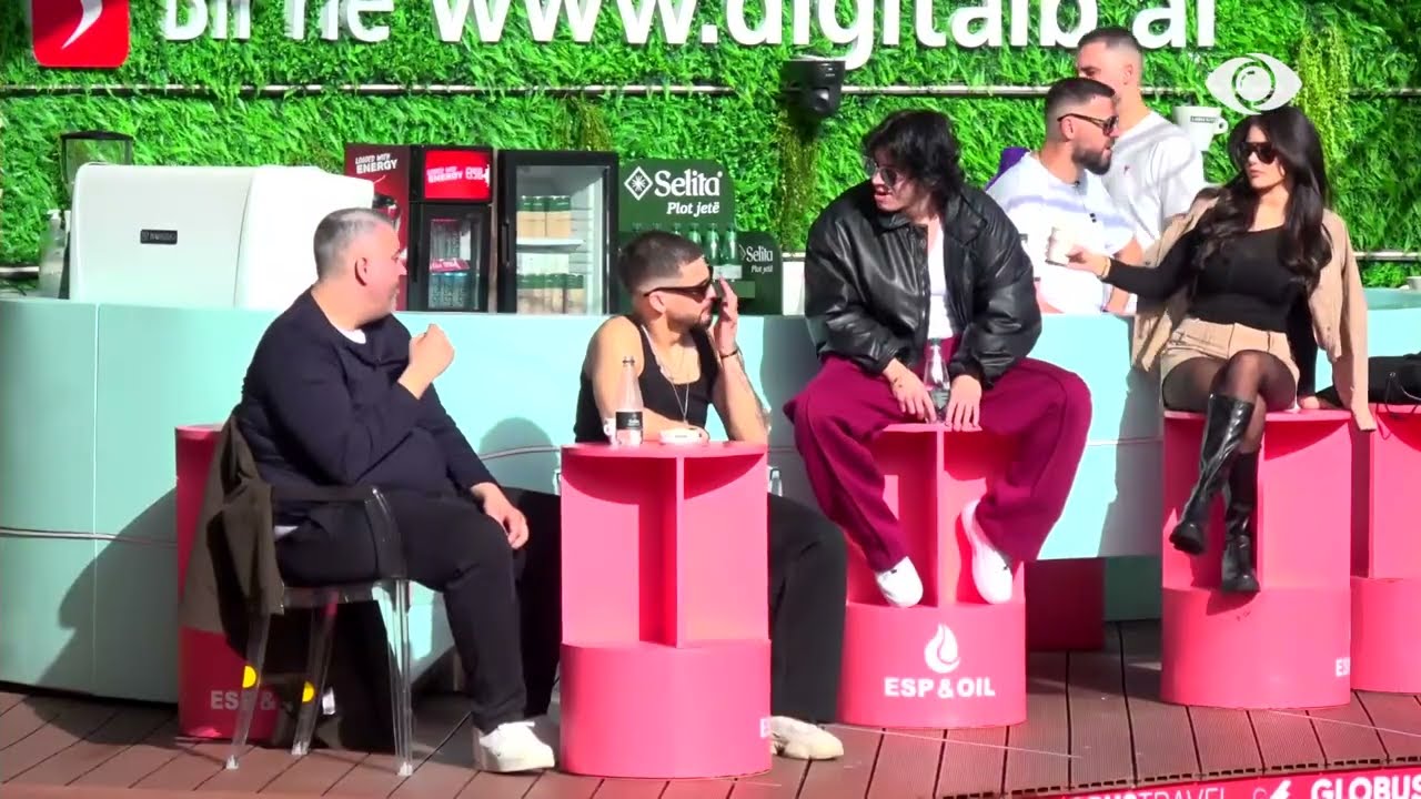 Unë nuk jam e dashuruar këtu/ Selin diskuton me Rogertin