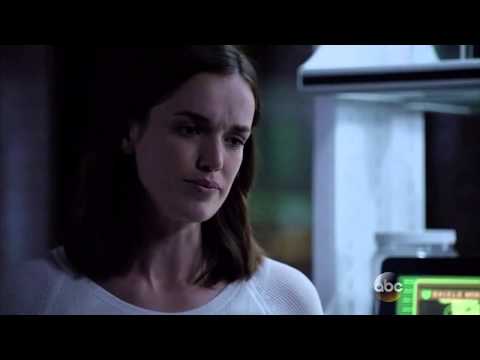 Jemma Simmons & Leo Fitz Kiss (Clip)