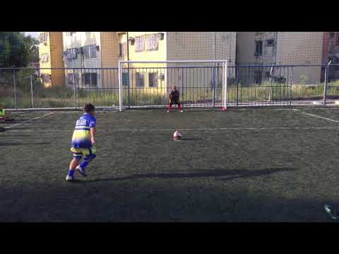 Cobrança de pênalti de Pedro.