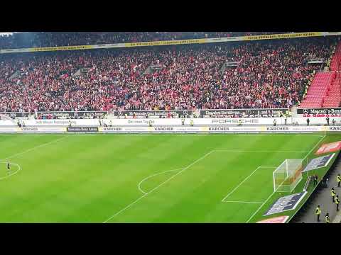 Letzte Szenen des Spiels VfB gg. Karlsruher SC und Schlusspfiff aus der Kurve betrachtet