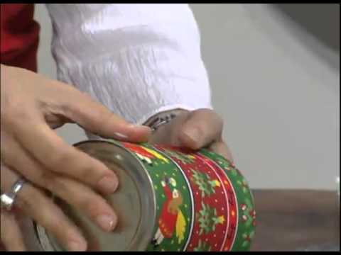 Mulher.com 23/11/2011 - Reciclagem de latinhas com tecido natalino