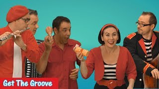 Lah-Lah plays a water bottle shaker | Get The Groove | Lah-Lah