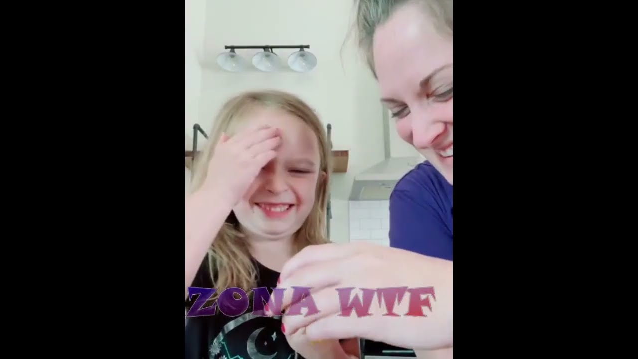 Broma rompiendo huevos | egg cracking prank