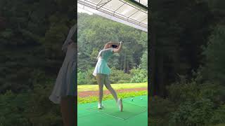 Download lagu Pemain Golf Pakai Rok Mini Tertiup Angin mp3