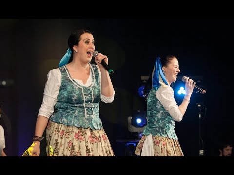 Lenka a Evka BACMAŇÁKOVÉ - Oj, mamičko, mamko