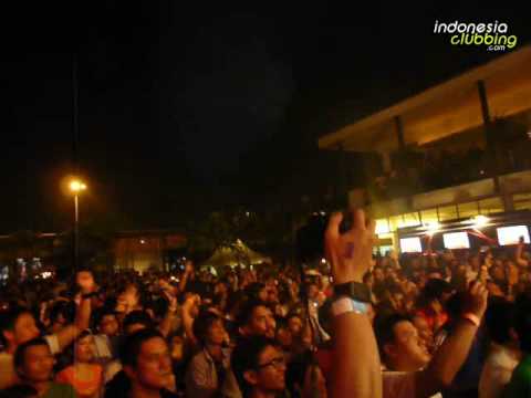Paul Oakenfold (UK) in Jakarta - Magnifisound Series - The Crazy Crowd