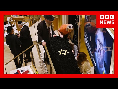 Video | First funerals take place for Bondi shooting victims | BBC News