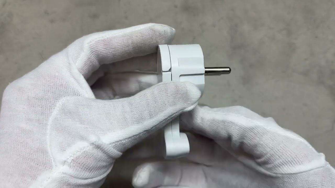 Вилка угловая LUXEL 1034  с заземлением и кольцом белая