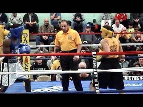 NY GOLDEN GLOVES BOXING 2016 : MARLON ESPINOZA / ANTONIO GERMAIN : 132 lb novice .3 rounds