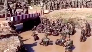 【印度军方加紧训练印度士兵的水战适应能力】因加勒万河谷中印冲突中，多个印度士兵跌入河谷被淹死，印度军方引起重视，开始加紧训练印度士兵的水战适应能力。