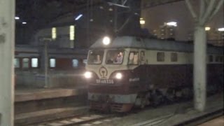preview picture of video '[China Railway]DF4D+25G Train No.K551 Arriving in Nanjing Station 快速K551次南京駅到着'
