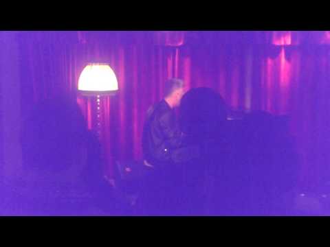 Janove Ottesen - Perle og Svin på piano