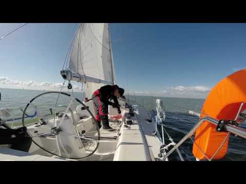 Tacking the J-120, Jipper short handed