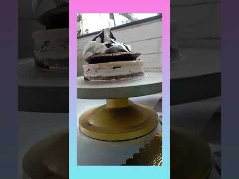 making of babyshower cake...