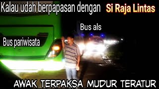 preview picture of video 'Bus parwis terpaksa mundur saat berpapasan dengan Bus ALS'