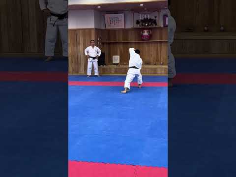 Arimoto-sensei demonstrates kata Bassai-dai #bassaidai #karate #空手道 #日本空手松涛連盟 #shotokan