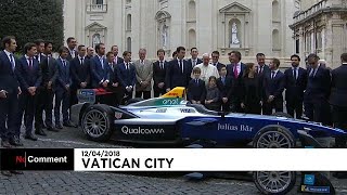 Папа Франциск благослови електромобил от Formula E
