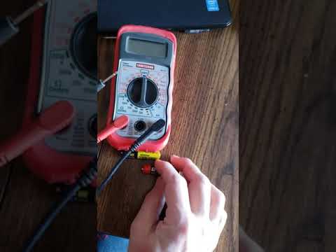 How to test AAA battery with voltmeter