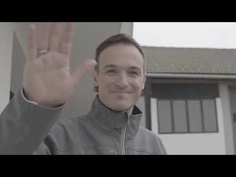 Mladi godec na prvem nastopu srečal svojo ženo.