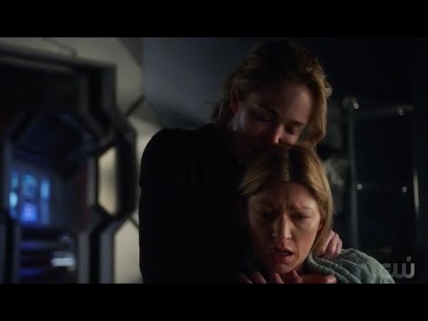 Legends of Tomorrow 6x07 Sara and Ava reunion