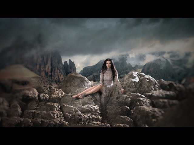 Laura Pausini - LA MIA STORIA TRA LE DITA (Official Video)