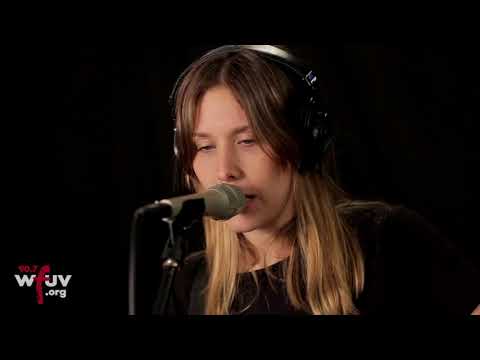 
    Middle Kids - On My Knees (Live at WFUV)
  