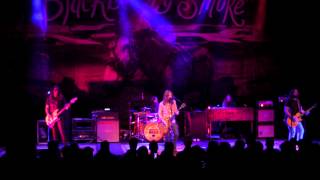 Blackberry Smoke - Holding All The Roses