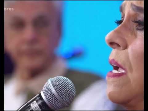 Gal Costa cantando "Força Estranha" para Caetano Veloso.