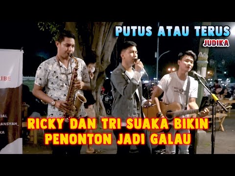 PUTUS ATAU TERUS - JUDIKA | COVER BY RICKY FEB FT TRI SUAKA