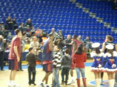 Pau Moreno, del BC Tecla Sala, VS Juan Carlos Navarro, del Regal Barça